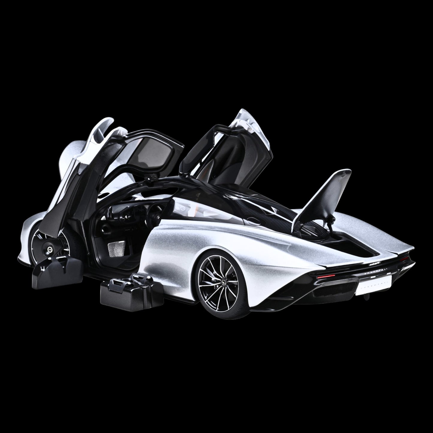 AUTOart McLaren Speedtail Supernova Silver Metallic w/ Black Top + Suitcase Accessories 1/18 Model Car (Opening Doors/Trunks)