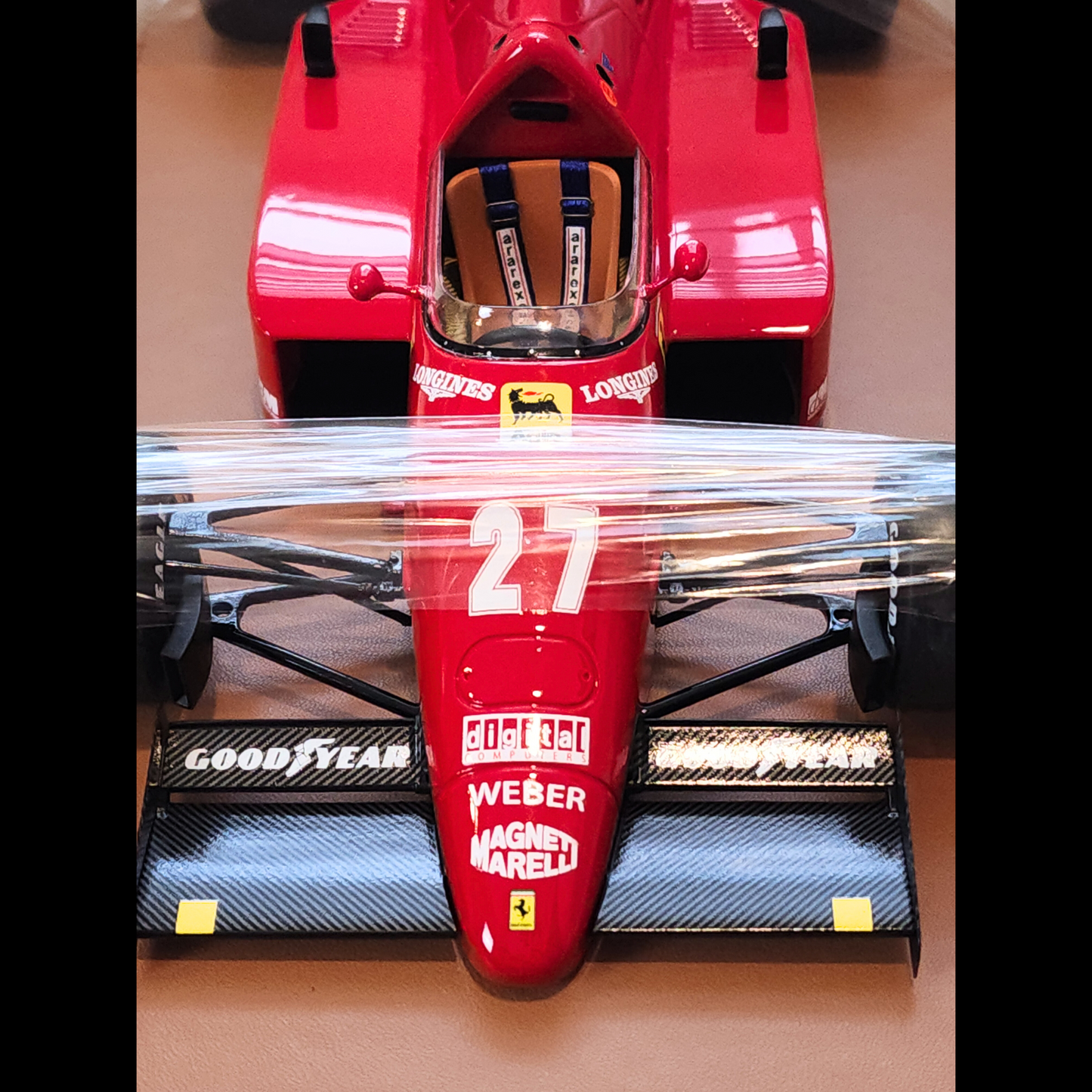 1986 FERRARI F1 1:18 SCALE RACE CAR